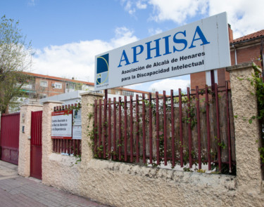 Fundación Gmp apoya a APHISA en el acondicionamiento exterior de sus centros