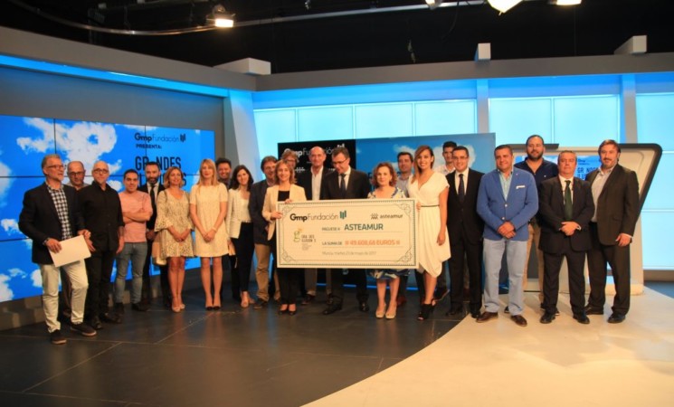 Fundación Gmp entrega casi 50.000 euros del 8º Festival Internacional de Magia Solidaria, GRANDES ILUSIONES, a ASTEAMUR