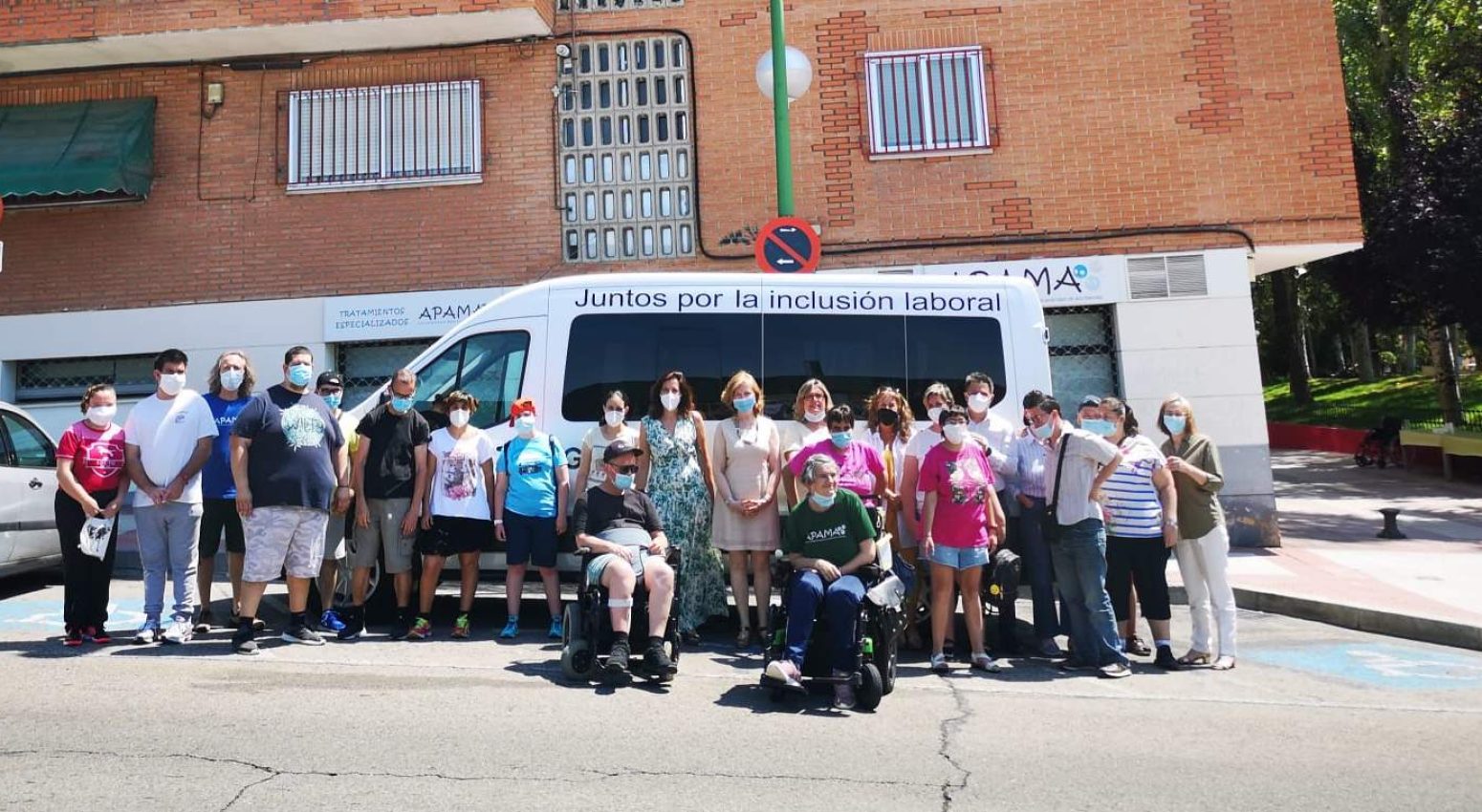 Fundación Gmp colabora con el proyecto “Formando Profesionales”, de APAMA, con la donación de una furgoneta adaptada