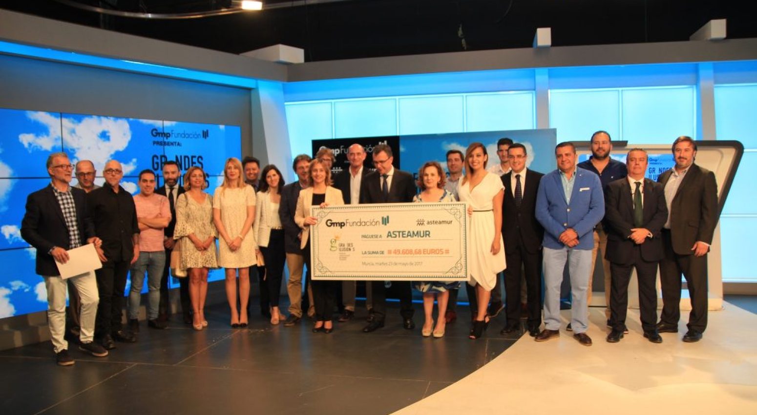 Fundación Gmp entrega casi 50.000 euros del 8º Festival Internacional de Magia Solidaria, GRANDES ILUSIONES, a ASTEAMUR