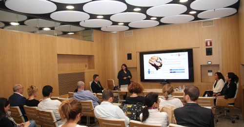 El estudio ¨Conocimiento del DCA en la Sociedad Española¨ manifiesta que el DCA aumenta un 12% en la población española, y que un 77% de las personas cuidadoras son mujeres