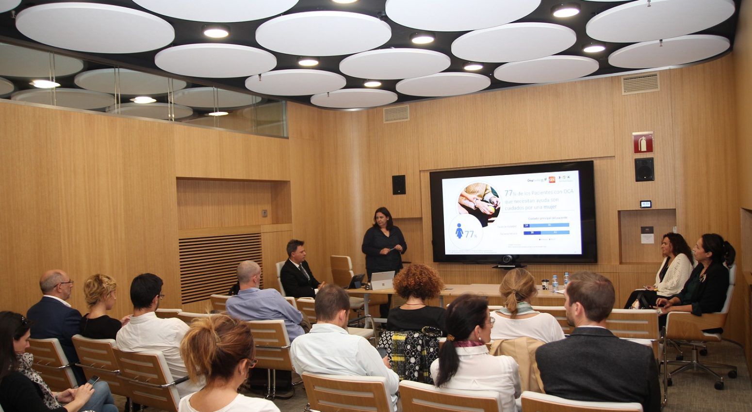 El estudio ¨Conocimiento del DCA en la Sociedad Española¨ manifiesta que el DCA aumenta un 12% en la población española, y que un 77% de las personas cuidadoras son mujeres